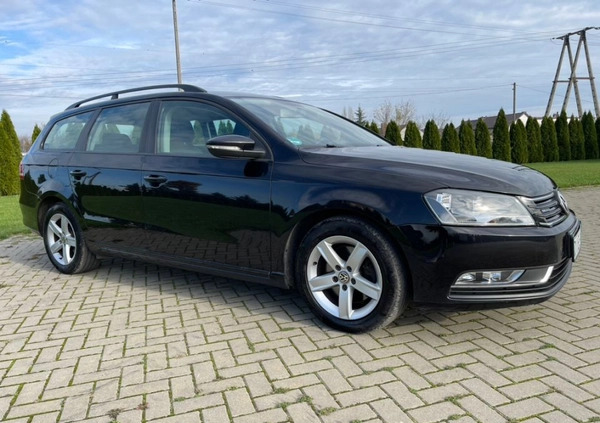 Volkswagen Passat cena 27900 przebieg: 245000, rok produkcji 2013 z Żelechów małe 667